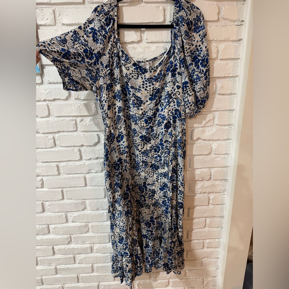 Jessica Simpson Blue and White Floral short sleeve Dress